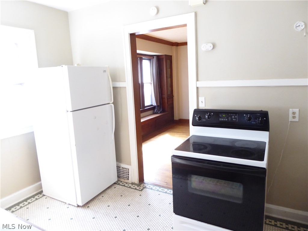 2179 Edgewood Road Cleveland, OH 44118 - Photo 9 of 41
