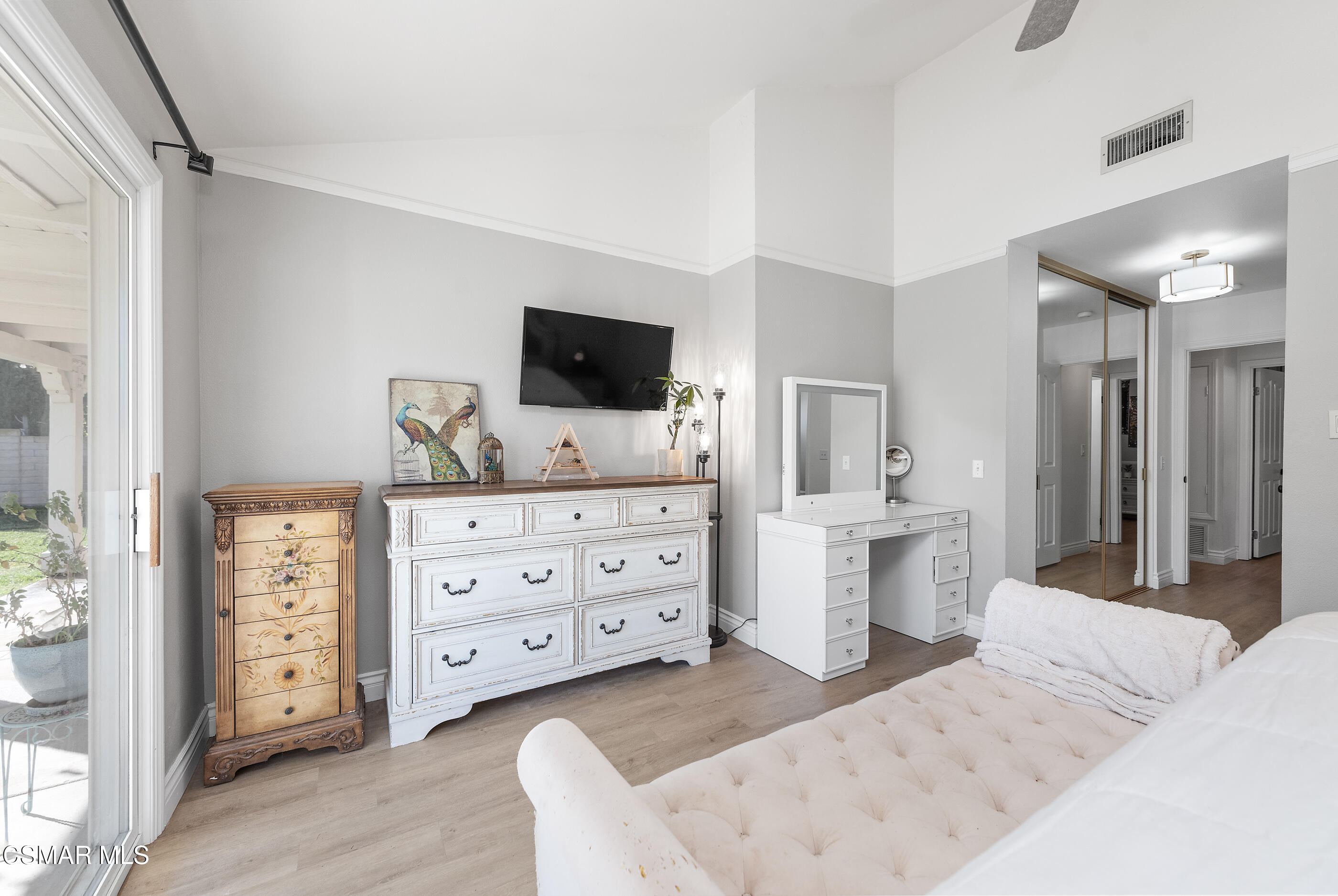 3386 Texas Avenue Simi Valley, CA 93063 - Photo 29 of 71 a living room with furniture and flat screen tv
