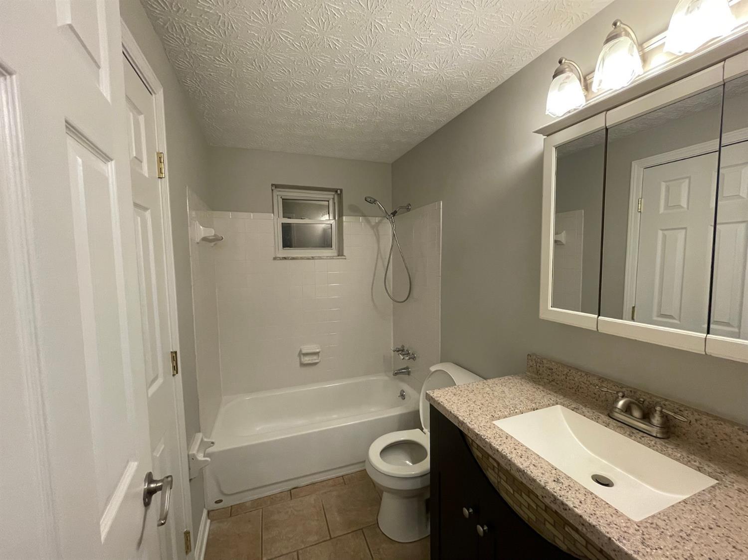 11291 Pippin Road Cincinnati, OH 45231 - Photo 3 of 12