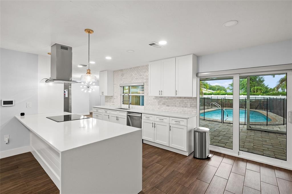 3405 South Lockwood Ridge Road Sarasota, FL 34239 - Photo 13 of 43