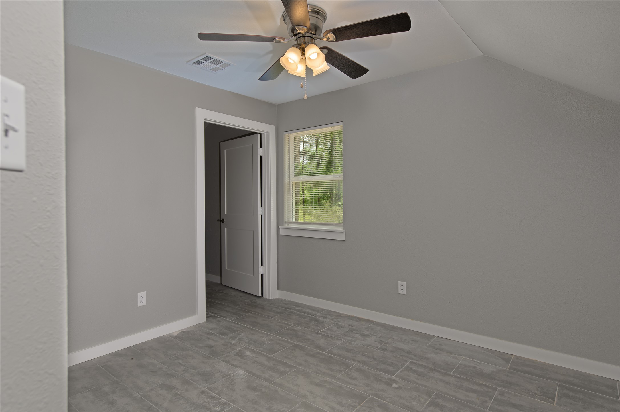 519 Magnolia Point Drive, Unit B Houston, TX 77336 - Photo 8 of 11