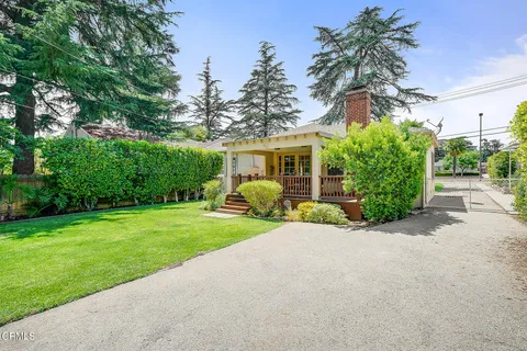 a view of a house with backyard and porch