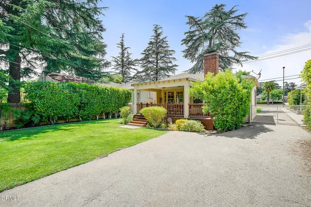 a view of a house with backyard and porch