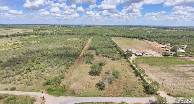 $265,000 | 299 Cr 779 Devine Tx 78016, Devine, TX 78016