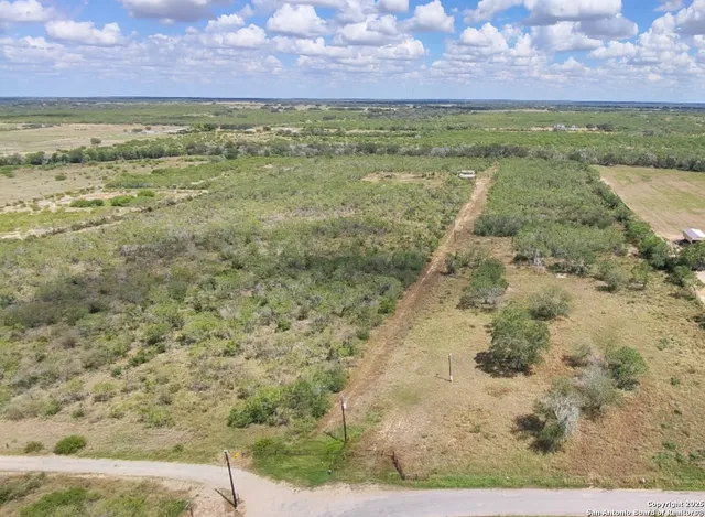 $265,000 | 299 Cr 779 Devine Tx 78016, Devine, TX 78016