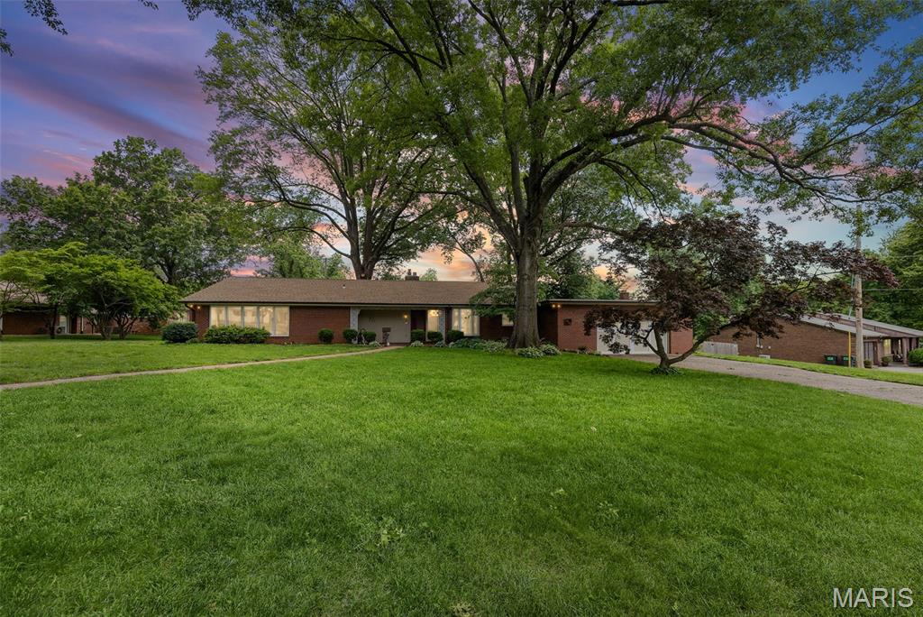 4 Shady Lane Belleville, IL 62221 - Photo 1 of 47