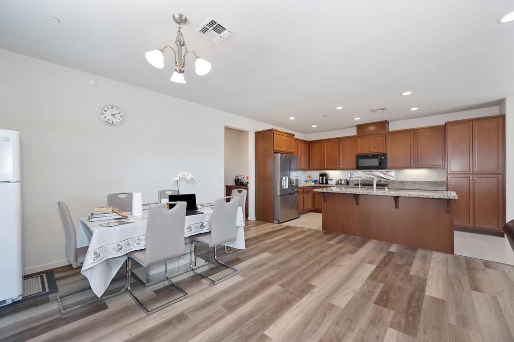 7905 Springarden Way Sacramento, CA 95828 - Photo 11 of 23