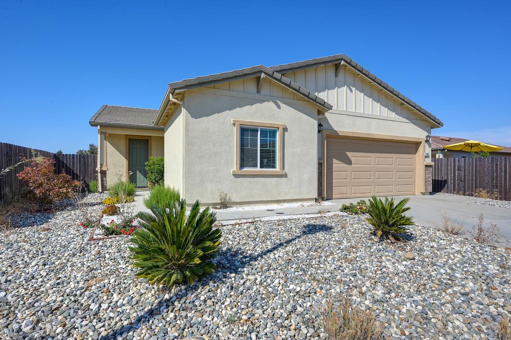 7905 Springarden Way Sacramento, CA 95828 - Photo 2 of 23