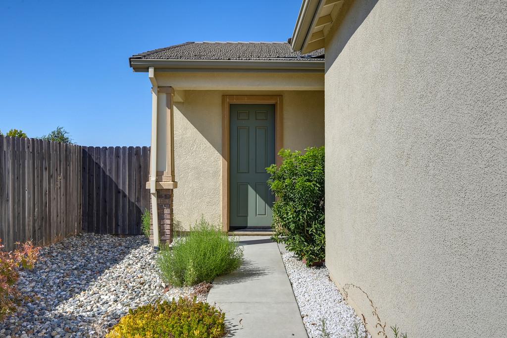 7905 Springarden Way Sacramento, CA 95828 - Photo 3 of 23