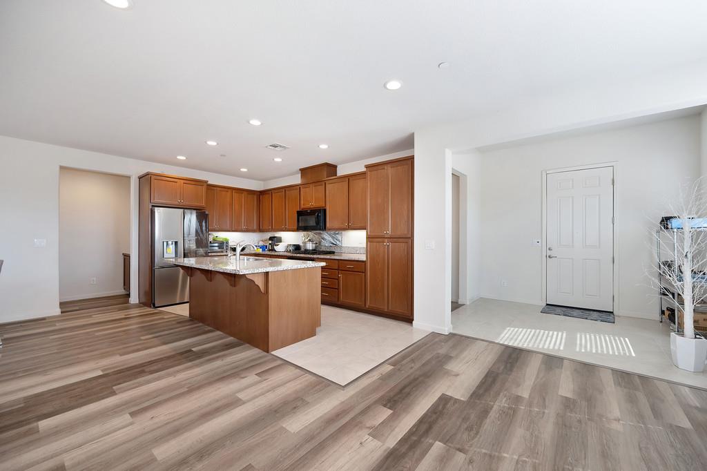 7905 Springarden Way Sacramento, CA 95828 - Photo 5 of 23