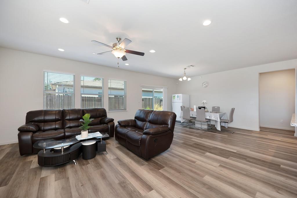 7905 Springarden Way Sacramento, CA 95828 - Photo 10 of 23