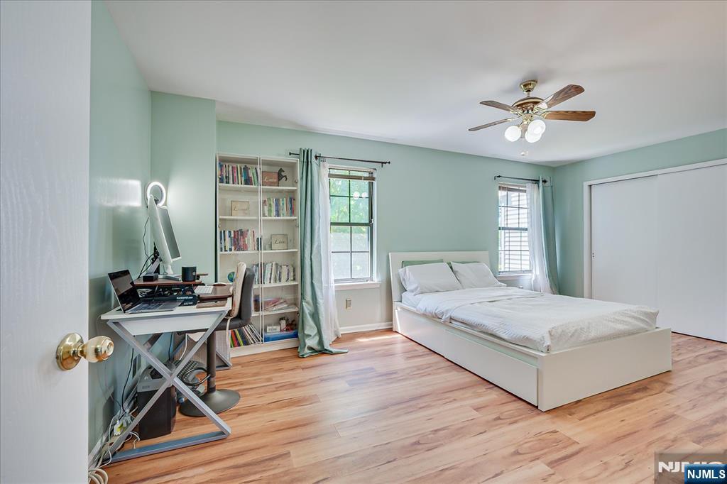 1402 Maplecrest Road, Unit 1402 Edison, NJ 08820 - Photo 24 of 37 a bedroom with a bed and a table in it