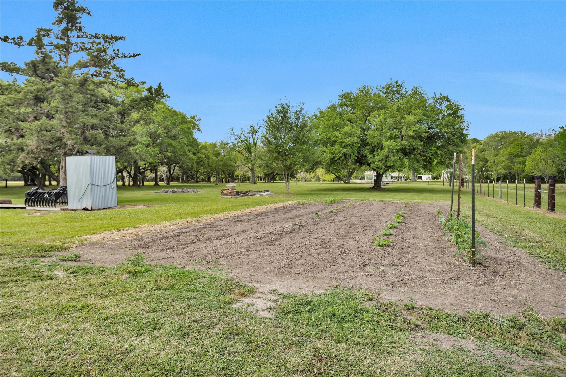 4402 Spears Road Manvel, TX 77578 - Photo 36 of 38 Garden
