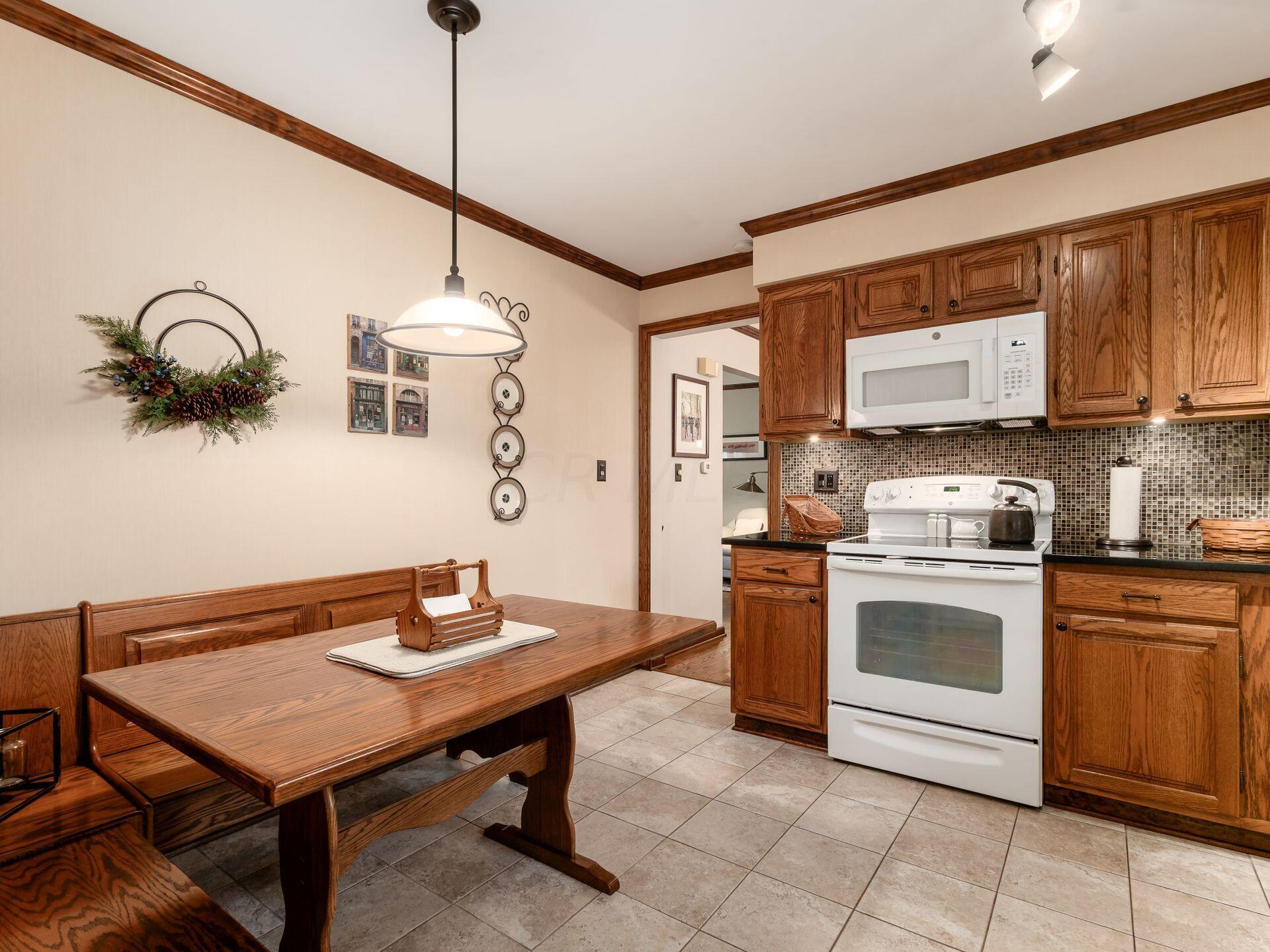 5577 Millington Road Columbus, OH 43235 - Photo 27 of 51 Kitchen - Granite Countertops, Tile Backsplash, Appliances - 11'4" x 10'10"