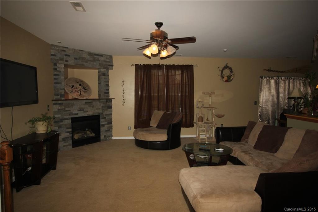 1037 Mearn Road Charlotte, NC 28216 - Photo 2 of 13