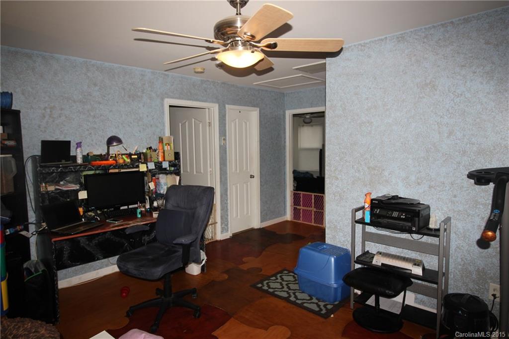 1037 Mearn Road Charlotte, NC 28216 - Photo 8 of 13