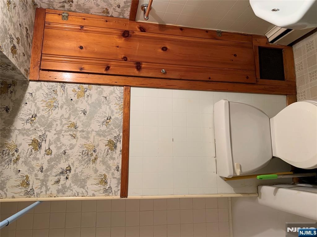 69 Feronia Way, Unit 69 1/2 Rutherford, NJ 07070 - Photo 4 of 9