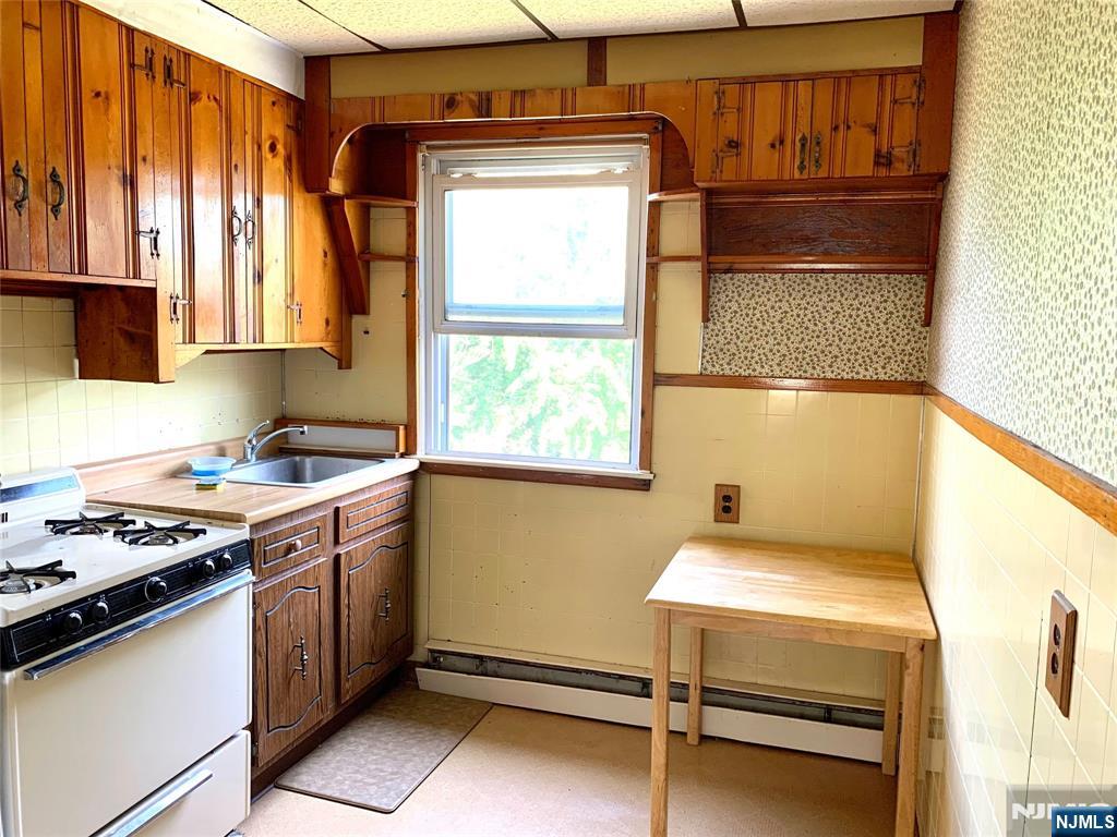 69 Feronia Way, Unit 69 1/2 Rutherford, NJ 07070 - Photo 6 of 9