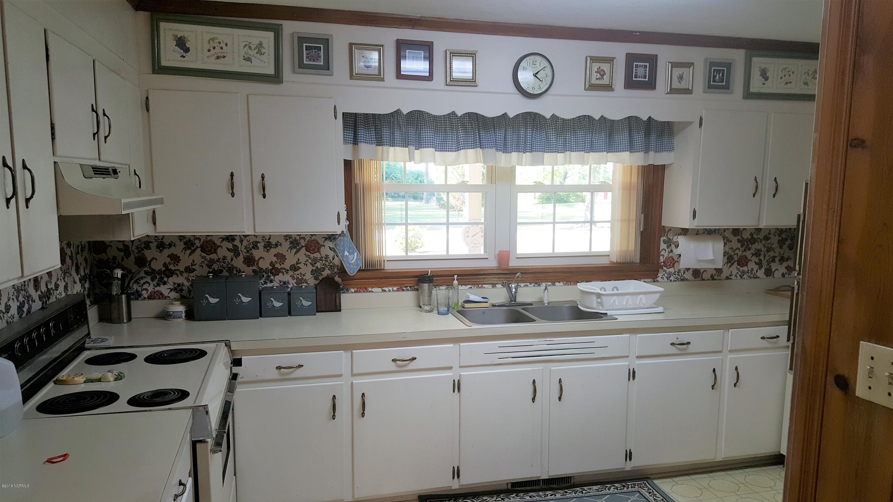 67 3rd Street Bolton, NC 28423 - Photo 9 of 34 8