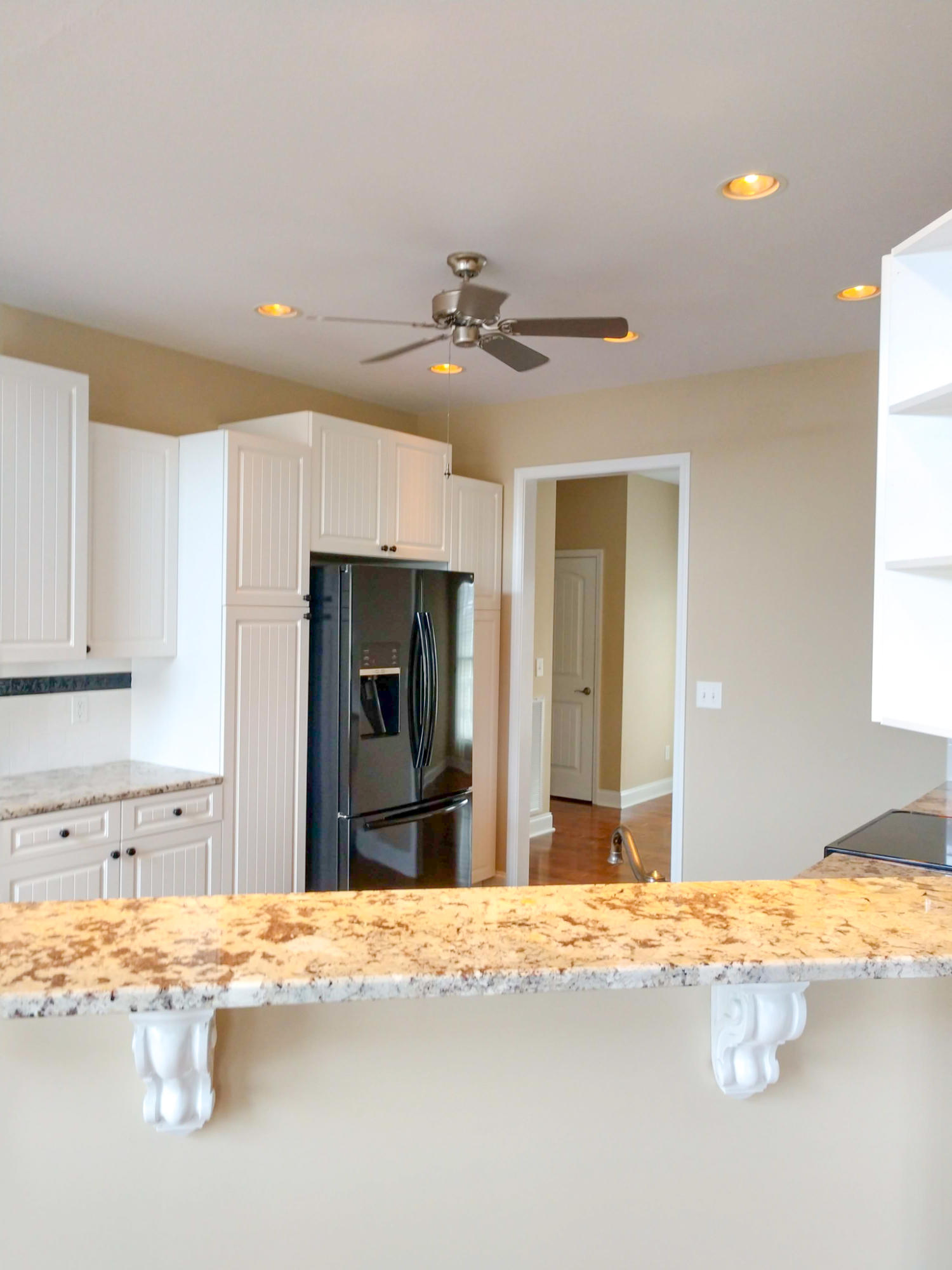 592 Sand Ridge Circle Jonesborough, TN 37659 - Photo 18 of 39 Kitchen area with bar