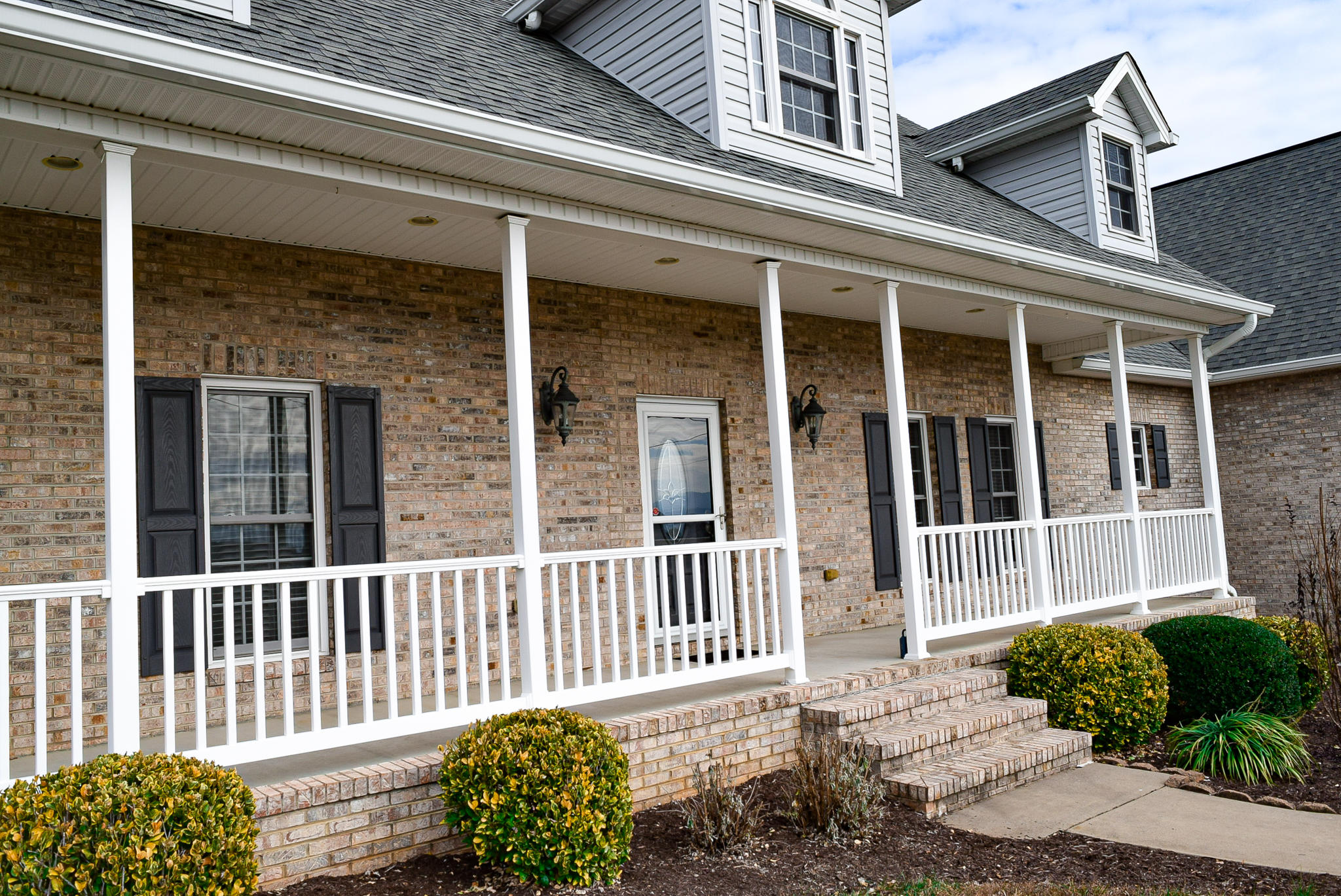 592 Sand Ridge Circle Jonesborough, TN 37659 - Photo 3 of 39 Large front porch