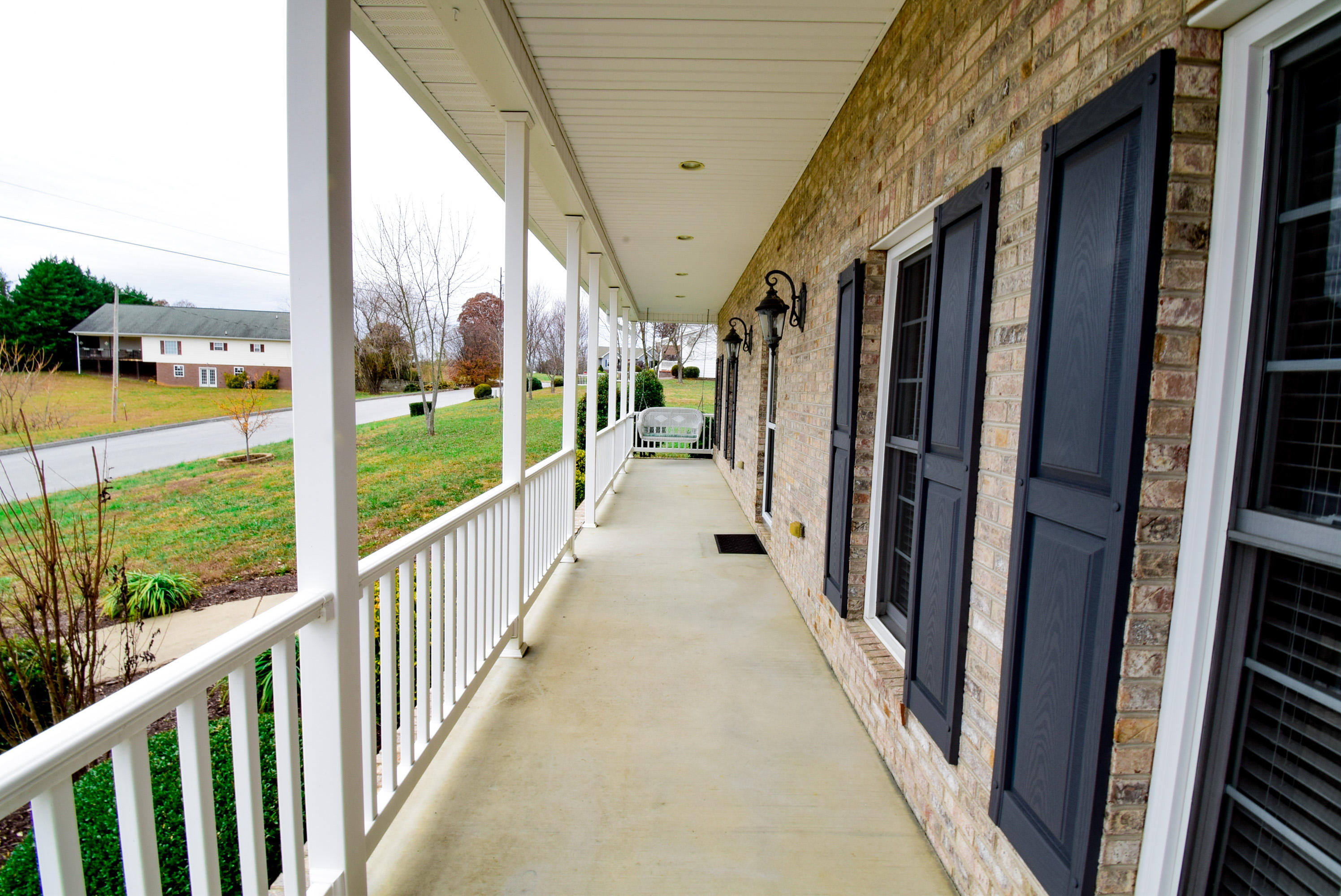 592 Sand Ridge Circle Jonesborough, TN 37659 - Photo 4 of 39 Front porch
