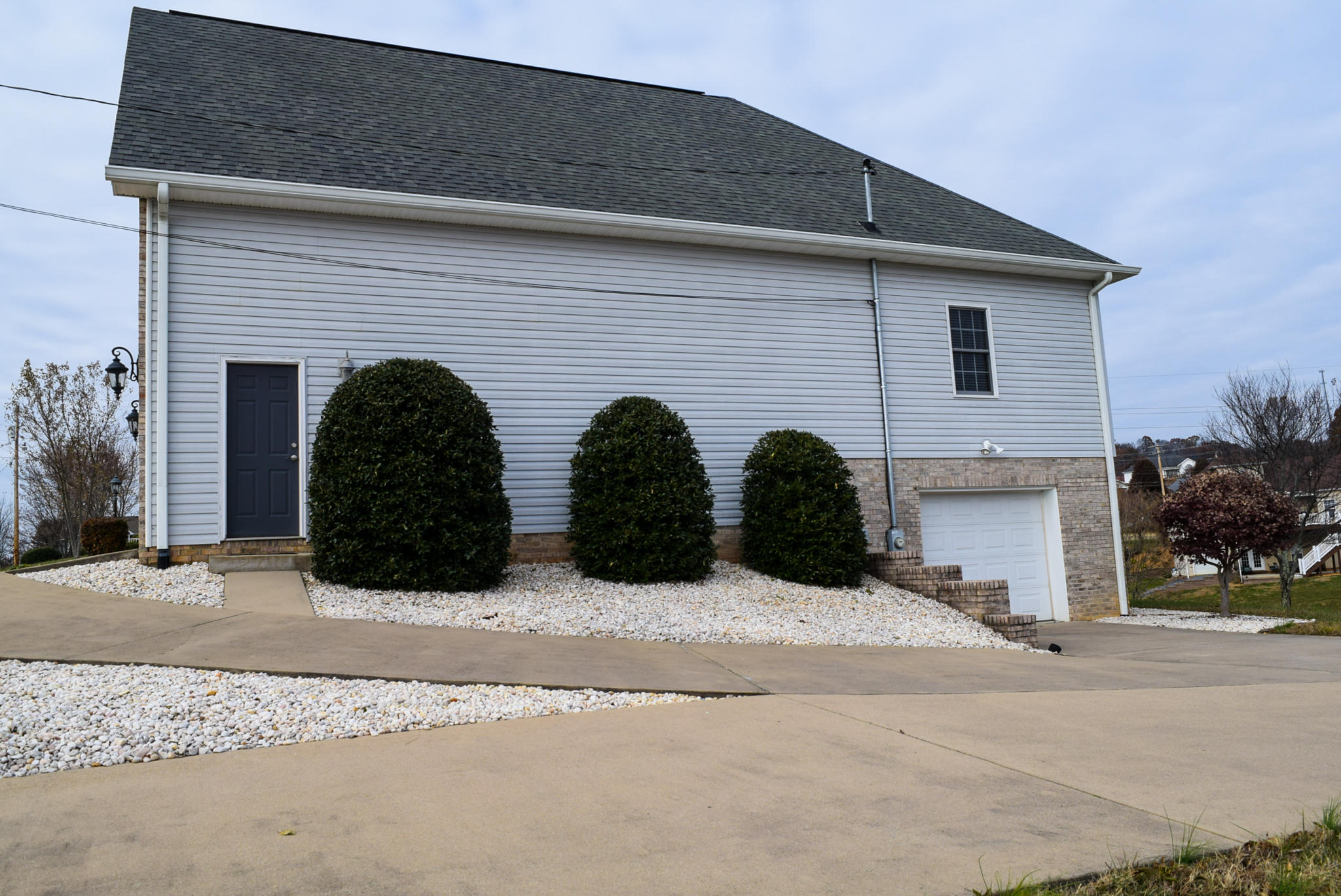 592 Sand Ridge Circle Jonesborough, TN 37659 - Photo 6 of 39 Side view of extra driveway