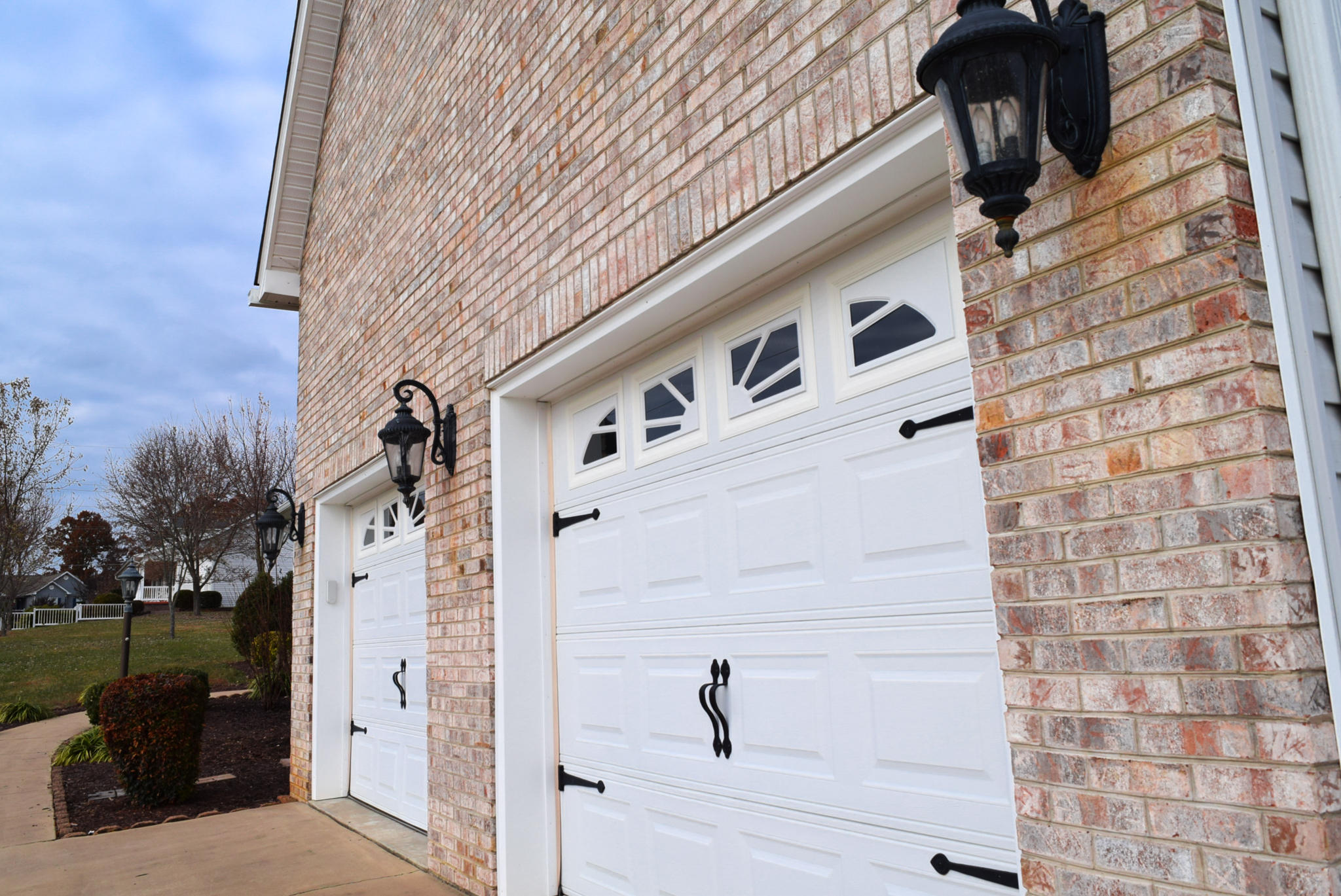 592 Sand Ridge Circle Jonesborough, TN 37659 - Photo 9 of 39 Double garage