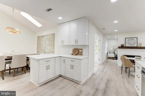 $814,900 | 230 East Juniper Avenue, Sterling, VA 20164