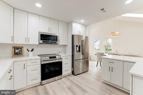 $814,900 | 230 East Juniper Avenue, Sterling, VA 20164