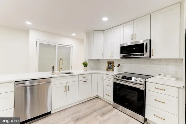 $814,900 | 230 East Juniper Avenue, Sterling, VA 20164