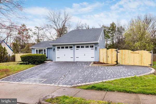 $814,900 | 230 East Juniper Avenue, Sterling, VA 20164