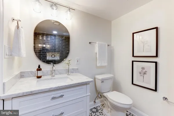 $814,900 | 230 East Juniper Avenue, Sterling, VA 20164