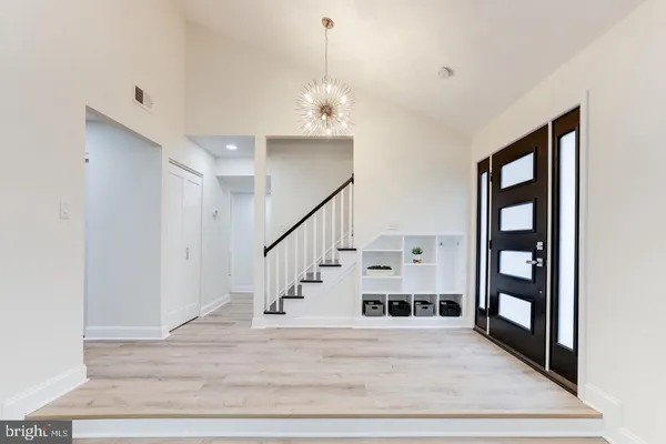 $814,900 | 230 East Juniper Avenue, Sterling, VA 20164