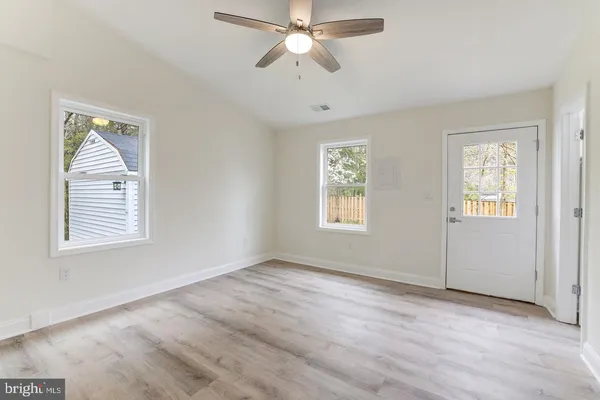 $814,900 | 230 East Juniper Avenue, Sterling, VA 20164