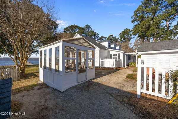 $889,900 | 1339 Bayview Road, Bath, NC 27808