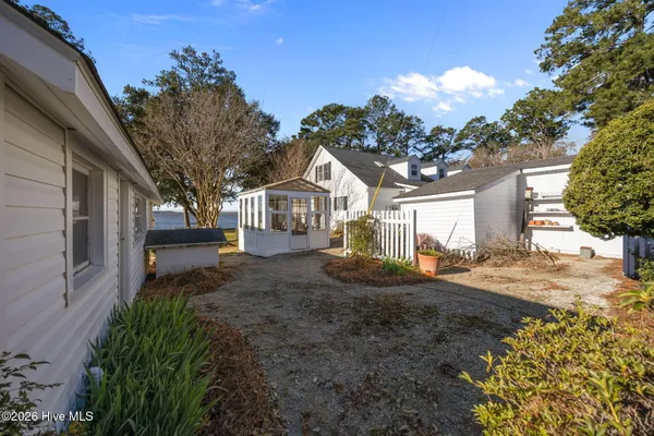 $889,900 | 1339 Bayview Road, Bath, NC 27808