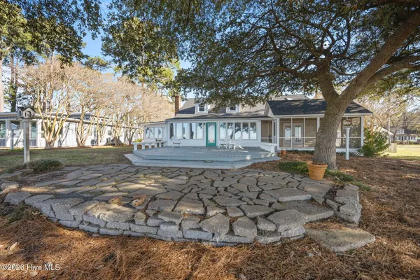 $889,900 | 1339 Bayview Road, Bath, NC 27808