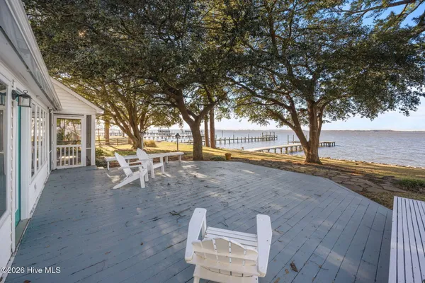 $889,900 | 1339 Bayview Road, Bath, NC 27808