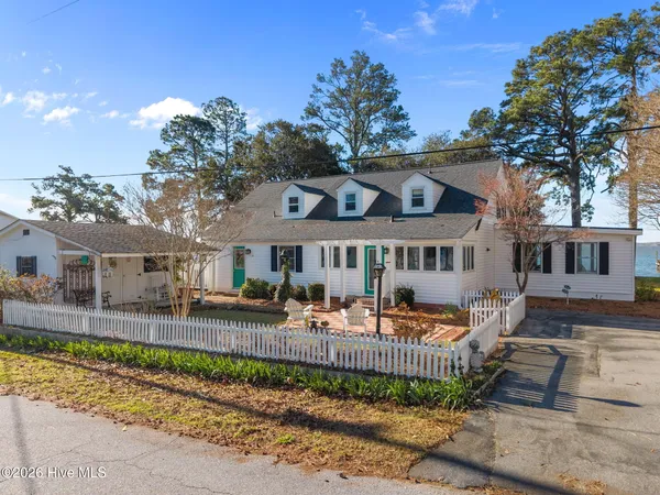$889,900 | 1339 Bayview Road, Bath, NC 27808