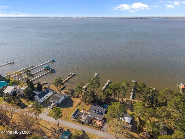 $889,900 | 1339 Bayview Road, Bath, NC 27808