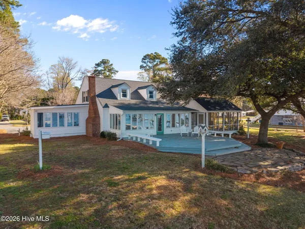 $889,900 | 1339 Bayview Road, Bath, NC 27808