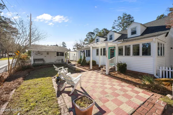 $889,900 | 1339 Bayview Road, Bath, NC 27808