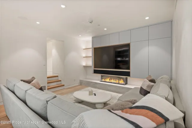 $15,900,000 | 211 West Main Street, Aspen, CO 81611