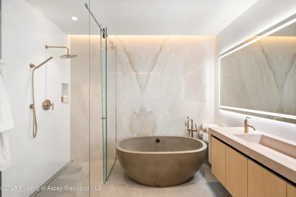 $15,900,000 | 211 West Main Street, Aspen, CO 81611