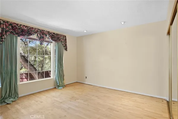 a view of livingroom with furniture