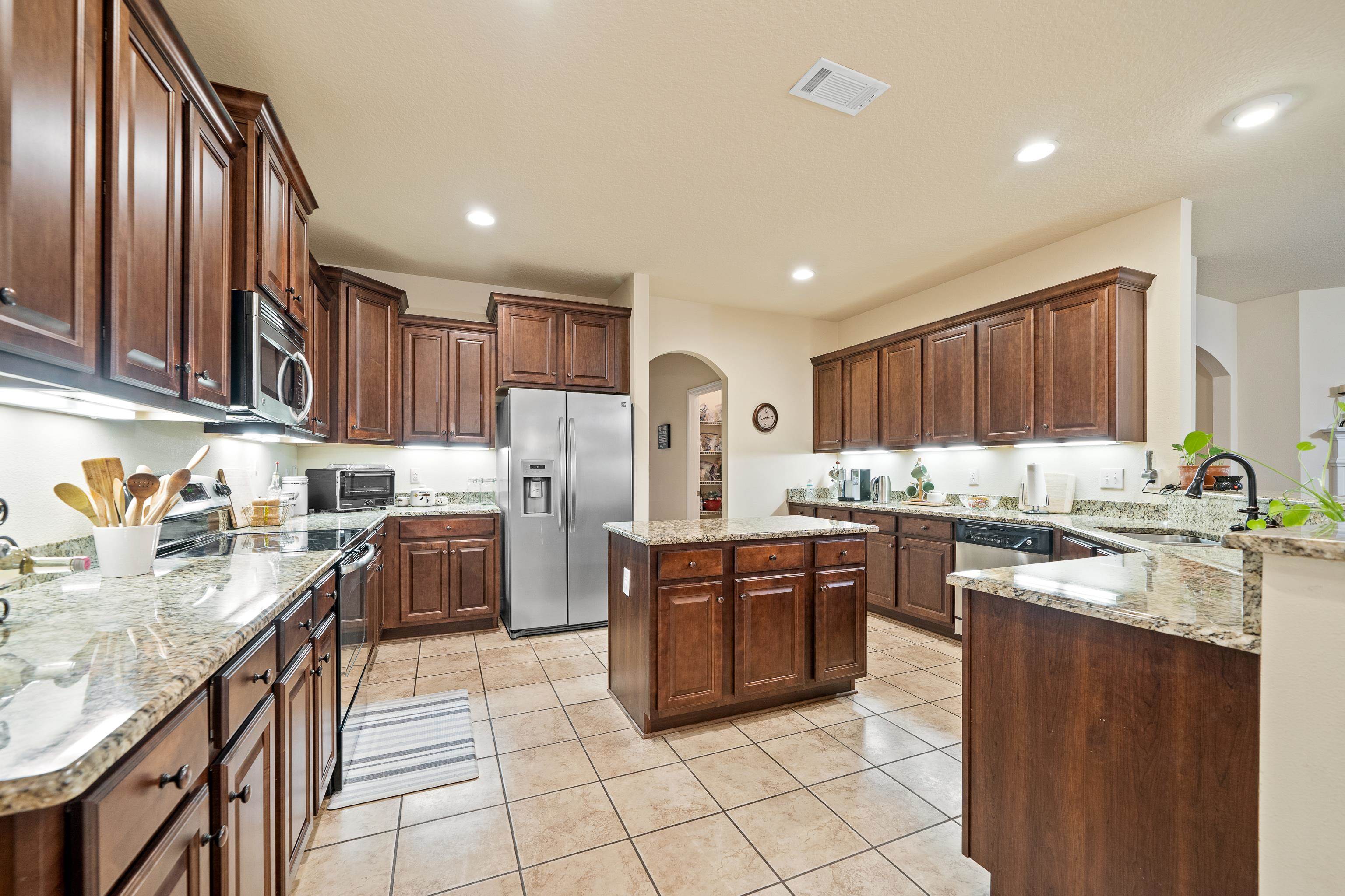9115 Krystal Ridge Court Daphne, AL 36526 - Photo 11 of 39 Kitchen