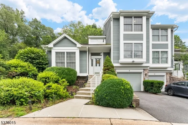 $769,000 | 4 Brightwood Lane, Bedminster, NJ 07921