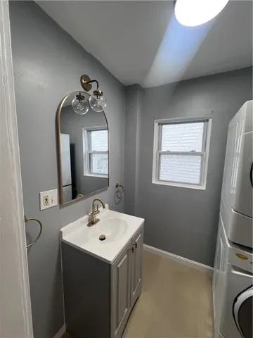 $2,800 | 175 Child Street, Warren, RI 02885