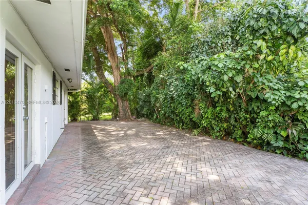 $6,500 | 5520 San Vicente Street, Coral Gables, FL 33146